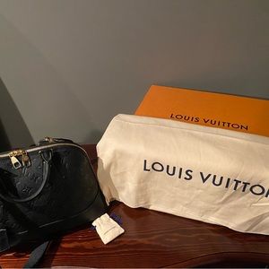 NWT Louis Vuitton Neo Alma PM. Black leather with GHW.